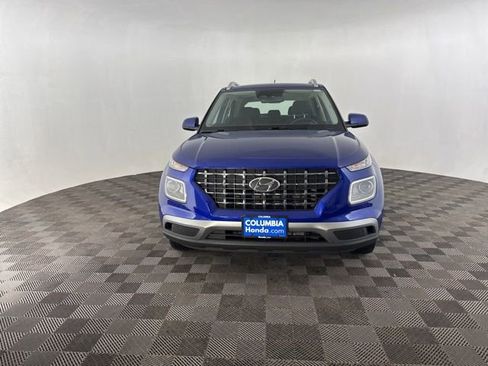 Used 2025 Hyundai Venue SEL image 3