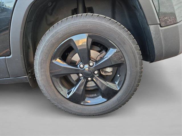 Used 2015 Jeep Cherokee Latitude w/ Cold Weather Group FWD image 13