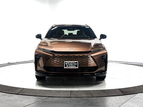 Certified 2025 Toyota Crown Signia XLE image 2