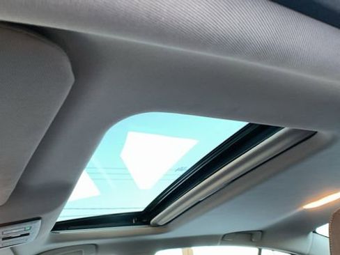 Used 2023 Nissan Altima 2.5 SV w/ SV Premium Package image 19