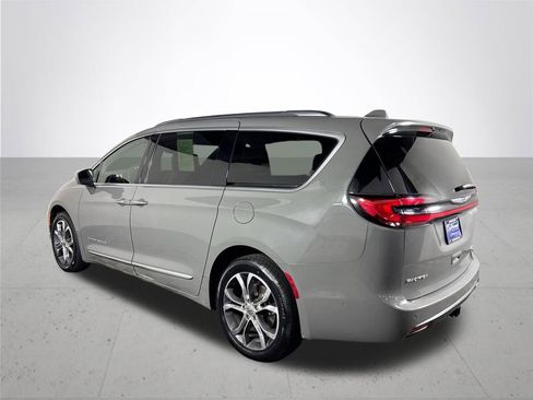 Used 2022 Chrysler Pacifica Pinnacle AWD/4WD image 8