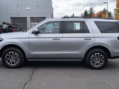 Used 2024 Ford Expedition XLT image 5