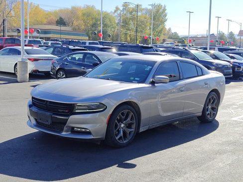 Used 2015 Dodge Charger SXT image 3