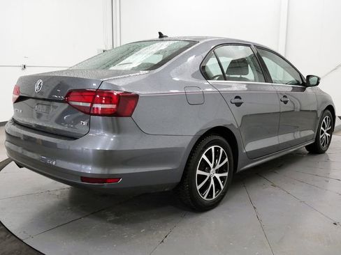 Used 2017 Volkswagen Jetta SE FWD image 7