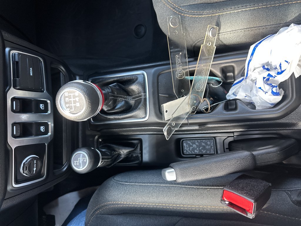 Used 2025 Jeep Wrangler Sport AWD/4WD image 17