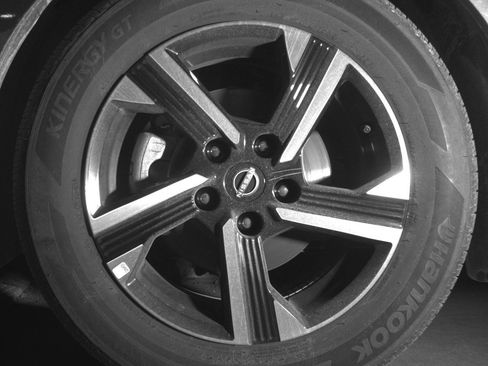 Used 2025 Nissan Sentra SV FWD image 12