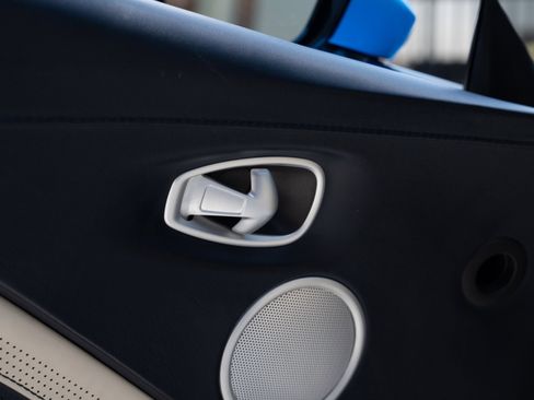 Used 2021 Aston Martin V8 Vantage Roadster RWD image 46