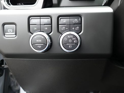 Used 2025 GMC Sierra 1500 AT4 w/ Technology Package AWD/4WD image 69