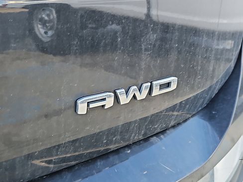 Certified 2022 GMC Terrain SLT w/ Tech Package image 9