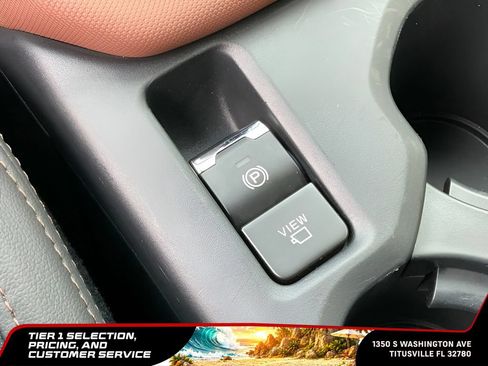 Used 2025 Subaru Forester Touring w/ Popular Package - Touring AWD/4WD image 36