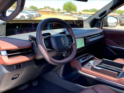 New 2026 Lincoln Navigator Reserve AWD/4WD image 8