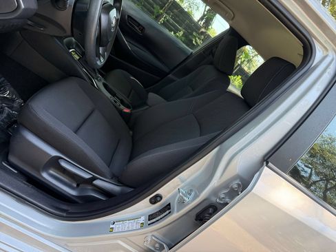 Used 2025 Toyota Corolla LE FWD image 27