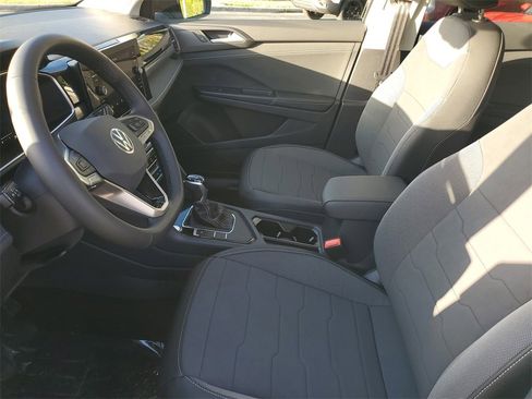 New 2026 Volkswagen Taos SE image 20