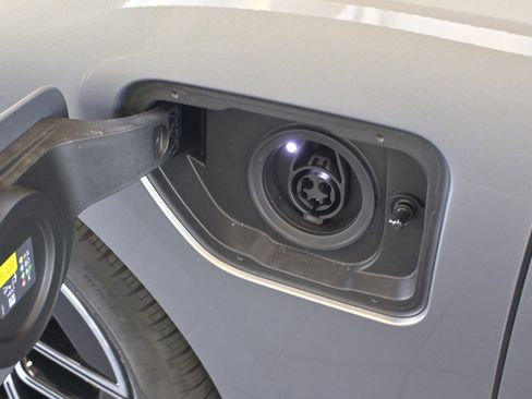 New 2026 BMW 750e xDrive w/ Executive Package image 9