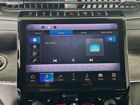 Used 2023 Jeep Grand Cherokee Limited w/ Black Appearance Package image 21