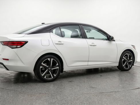 Used 2025 Nissan Sentra SV FWD image 9