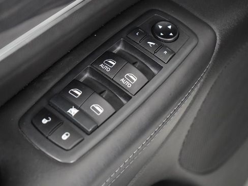 Used 2020 Jeep Grand Cherokee Overland AWD/4WD image 27