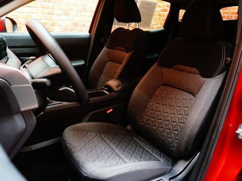 Certified 2025 Nissan Kicks SV AWD/4WD image 13