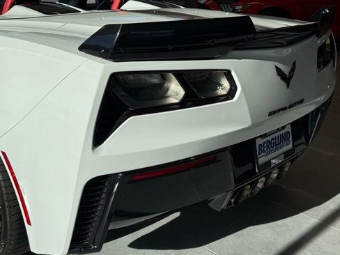 Used 2016 Chevrolet Corvette Z06 w/ 3LZ Preferred Equipment Group image 15