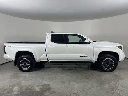 Used 2025 Toyota Tacoma TRD Sport AWD/4WD image 9