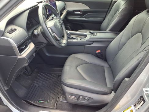 Used 2024 Toyota Grand Highlander FWD image 11