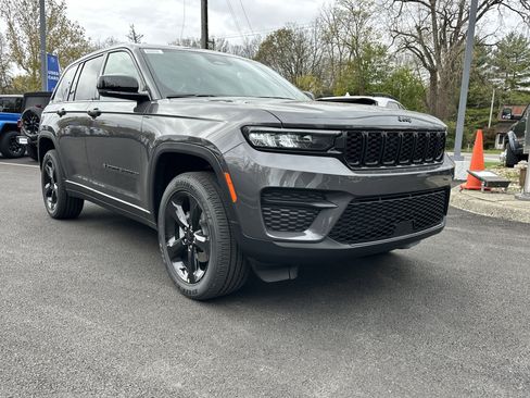 New 2025 Jeep Grand Cherokee Altitude image 20