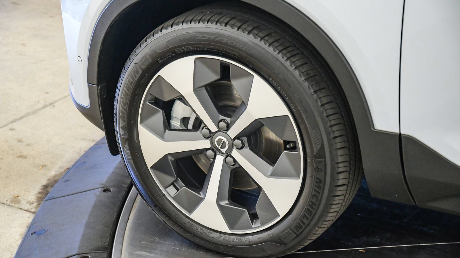 Certified 2026 Volvo XC40 B5 Plus AWD/4WD image 10
