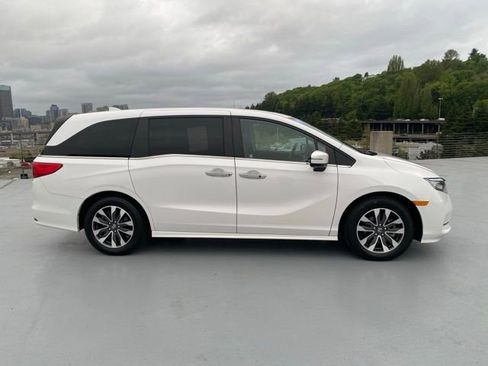 Certified 2023 Honda Odyssey Touring image 3