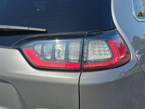 Used 2021 Jeep Cherokee Latitude Plus image 8