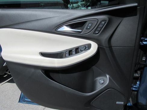 Used 2025 Buick Encore GX Avenir w/ Avenir Technology Package image 17