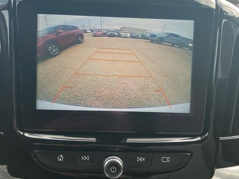 Used 2019 Chevrolet Traverse LT FWD image 19