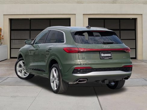 Used 2025 Audi Q5 Premium Plus w/ Premium Plus AWD/4WD image 2