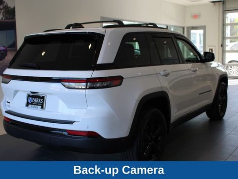 Used 2024 Jeep Grand Cherokee Altitude AWD/4WD image 17