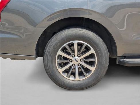 Used 2021 Ford Expedition XLT image 23