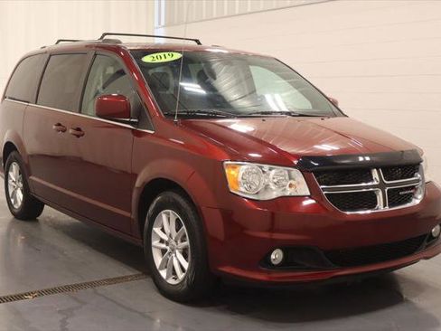 Certified 2019 Dodge Grand Caravan SXT FWD image 2