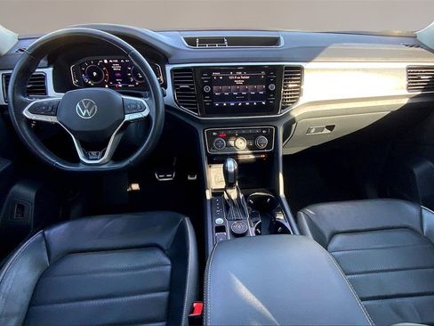 Used 2022 Volkswagen Atlas SEL Premium image 16