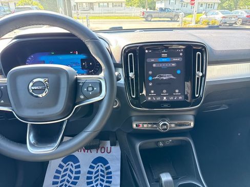 Used 2024 Volvo XC40 B5 Core AWD/4WD image 17