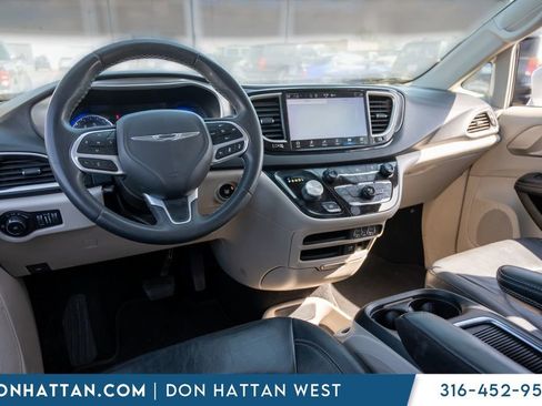 Used 2022 Chrysler Pacifica Touring-L FWD image 21