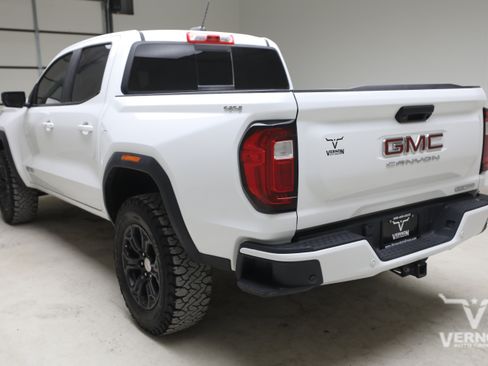 Used 2024 GMC Canyon Elevation w/ Elevation Premium Package AWD/4WD image 3