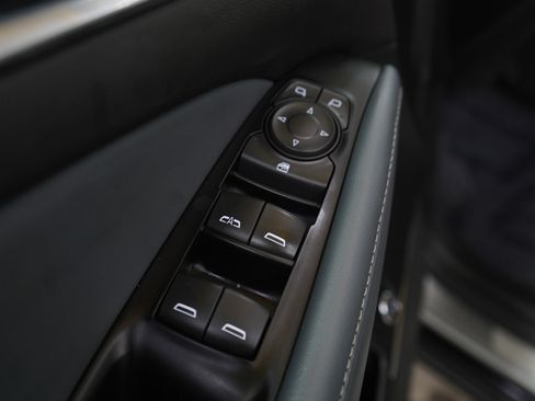 Used 2023 Buick Enclave Essence image 21