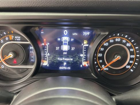 Used 2024 Jeep Gladiator Sport AWD/4WD image 16