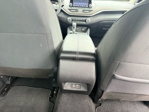 Used 2025 Nissan Altima 2.5 SV image 22