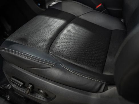 Used 2023 Toyota bZ4X Limited image 32