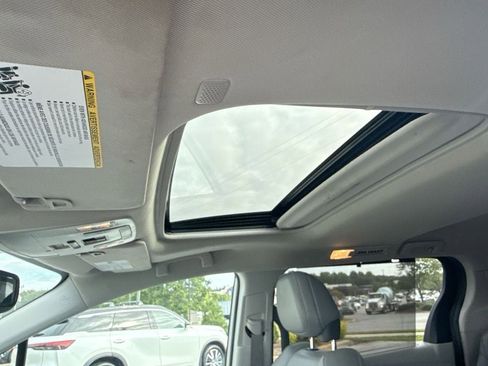 Used 2024 Toyota Sienna XLE image 18