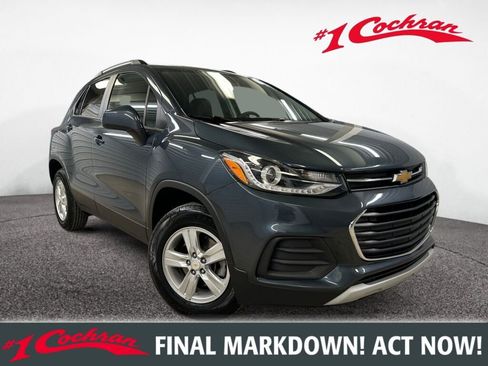 Certified 2022 Chevrolet Trax LT w/ LT Convenience Package AWD/4WD image 1