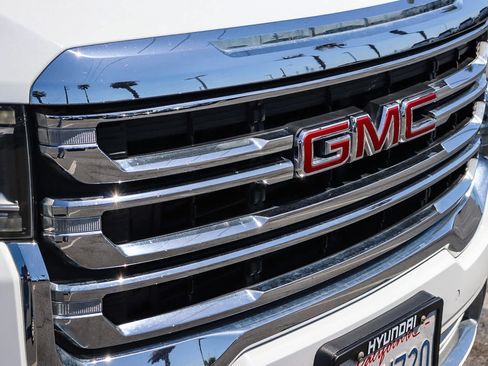 Used 2020 GMC Acadia SLT w/ Driver Alert Package II FWD image 6