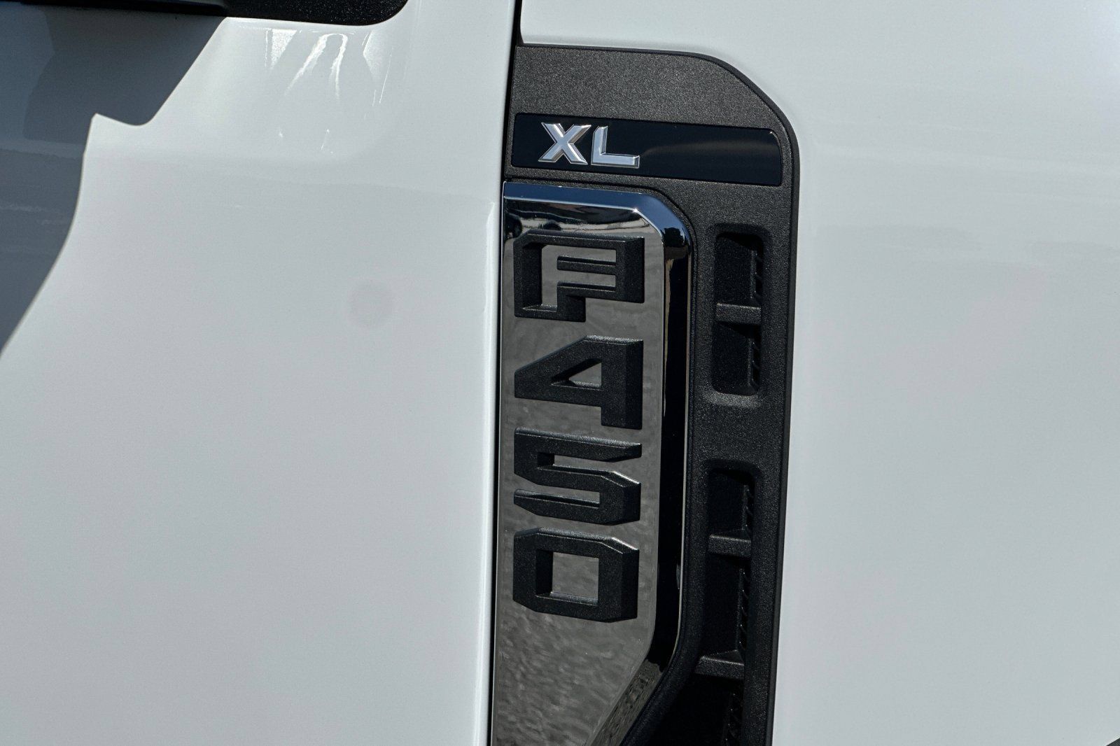 New 2026 Ford F450 XL w/ XL Chrome Package RWD image 23