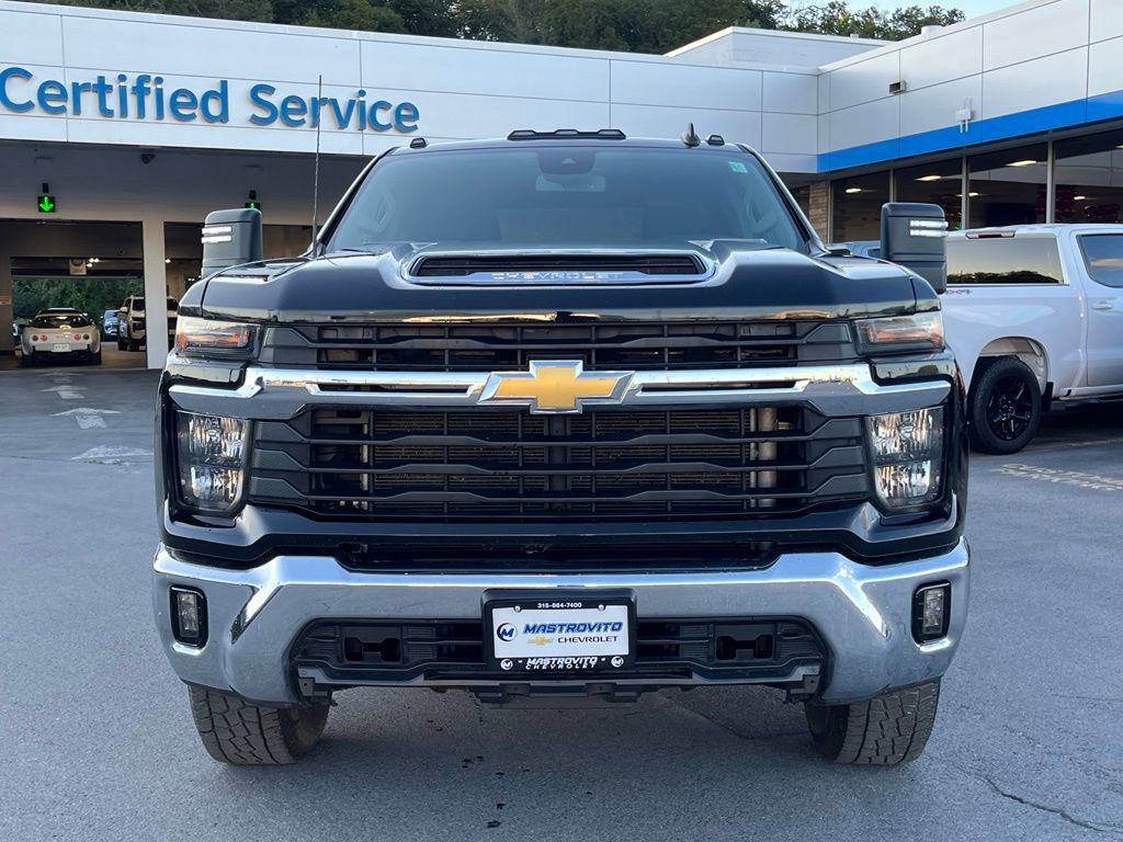 Used 2024 Chevrolet Silverado 3500 LT w/ Convenience Package AWD/4WD image 4