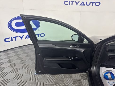 Used 2025 Kia K5 LXS FWD image 14