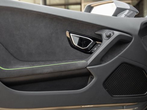 Used 2021 Lamborghini Huracan EVO image 21